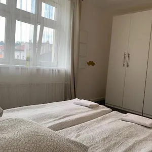 Little Tom Apartman