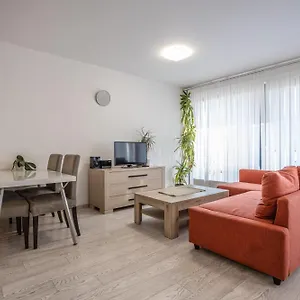 Spacious Terrace With Free Private Parking Praha